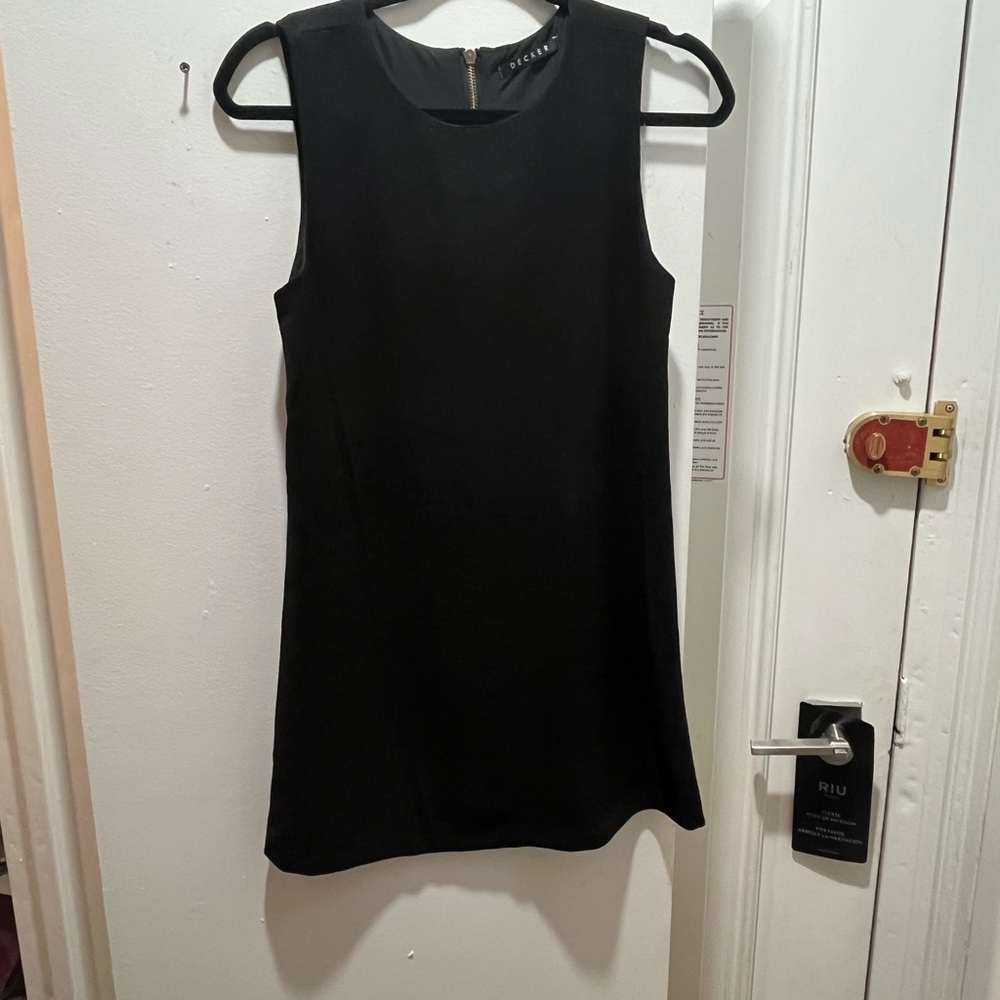PERFECT BLACK MINI DRESS!! BRAND IS DECKER🖤